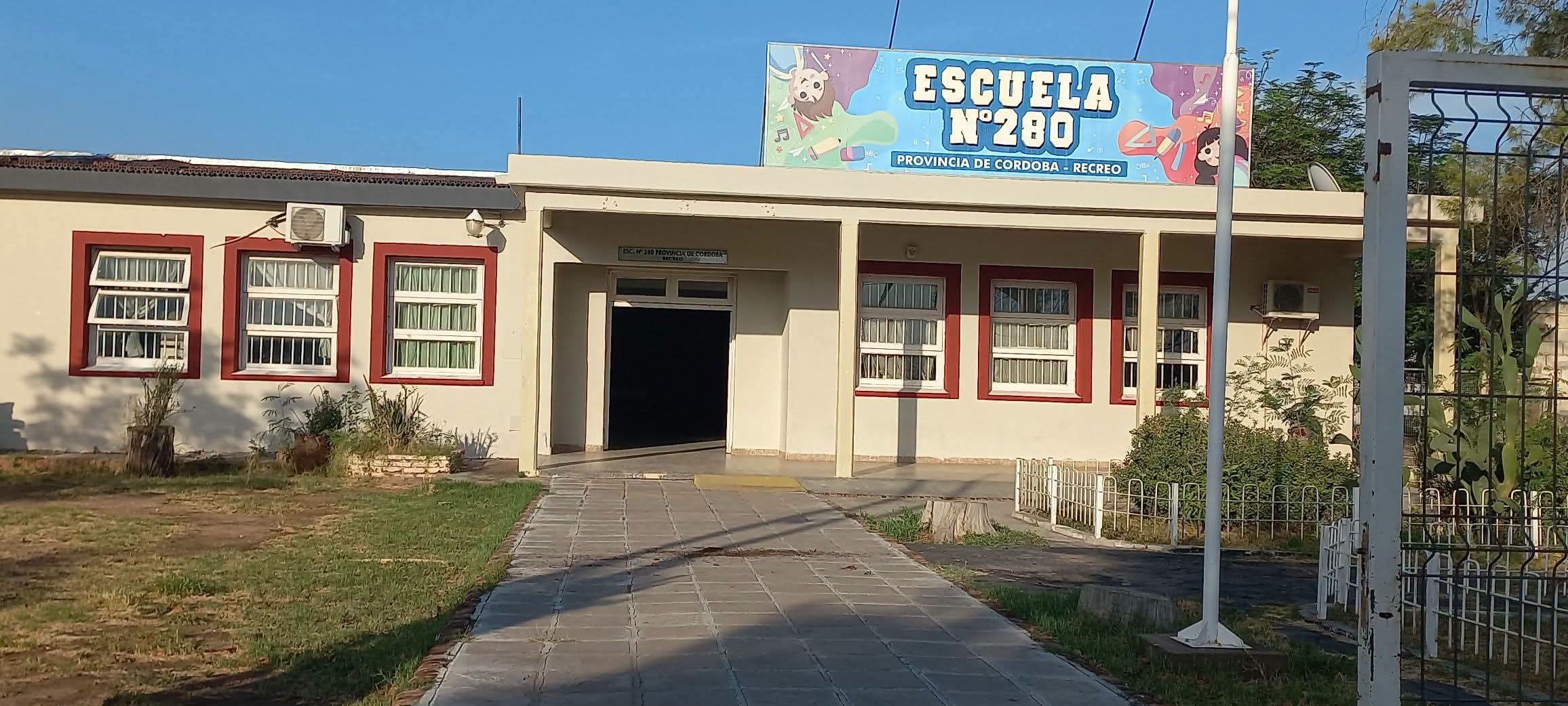 OBRAS EN EL PLAYÓN DEL J.I.N. N.º 4 Y DE LA ESCUELA N.º 280